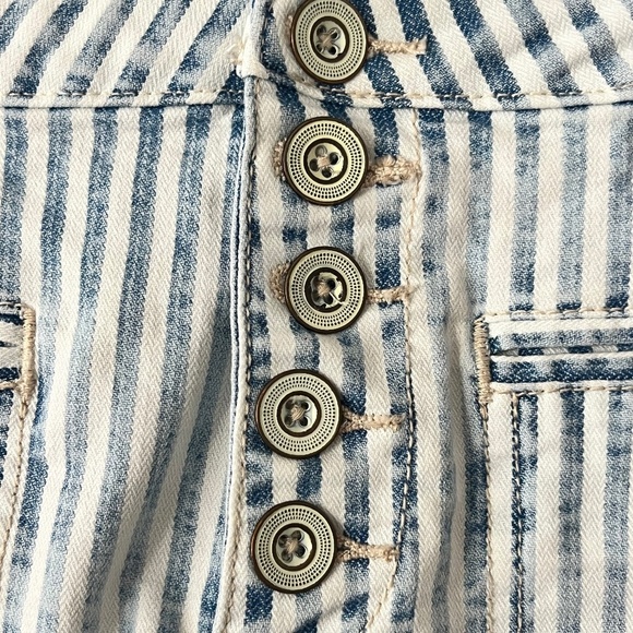 Pilcro Ultra High-Rise Slim  Patch Pocket Stripped Denim Shorts Size 26 - Picture 6 of 12